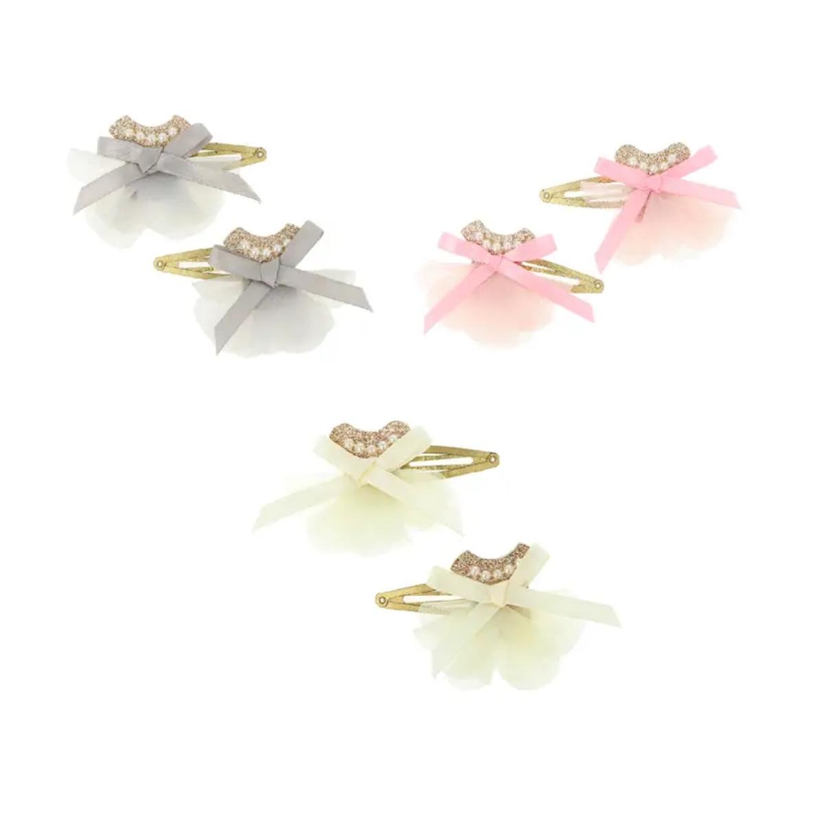 Fermgli dorati con vestito