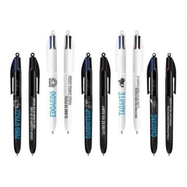 Penna multicolor mare fuori