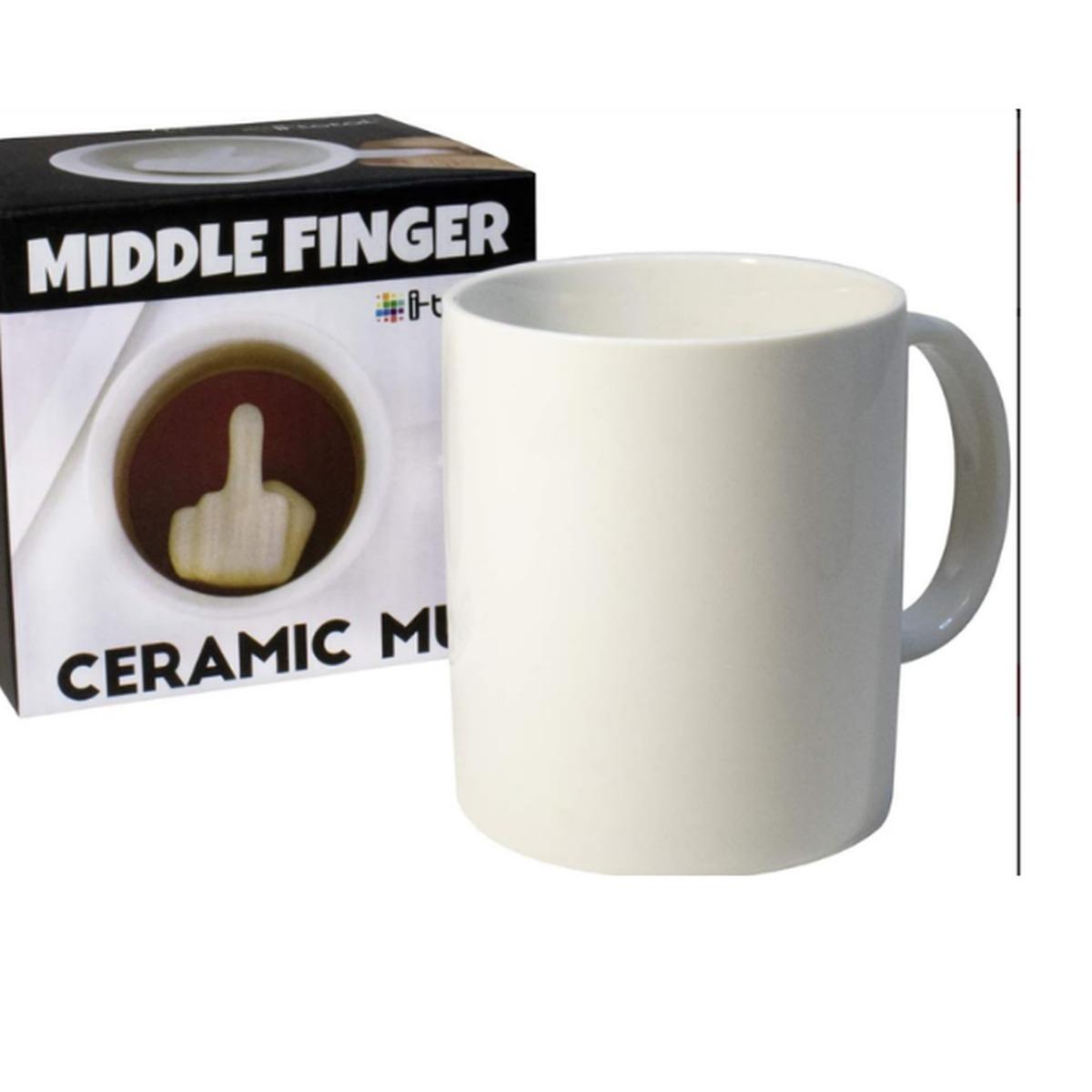 Tazza in ceramica con dito medio in 3d